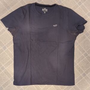 Hollister Men's Navy Blue T-Shirt
